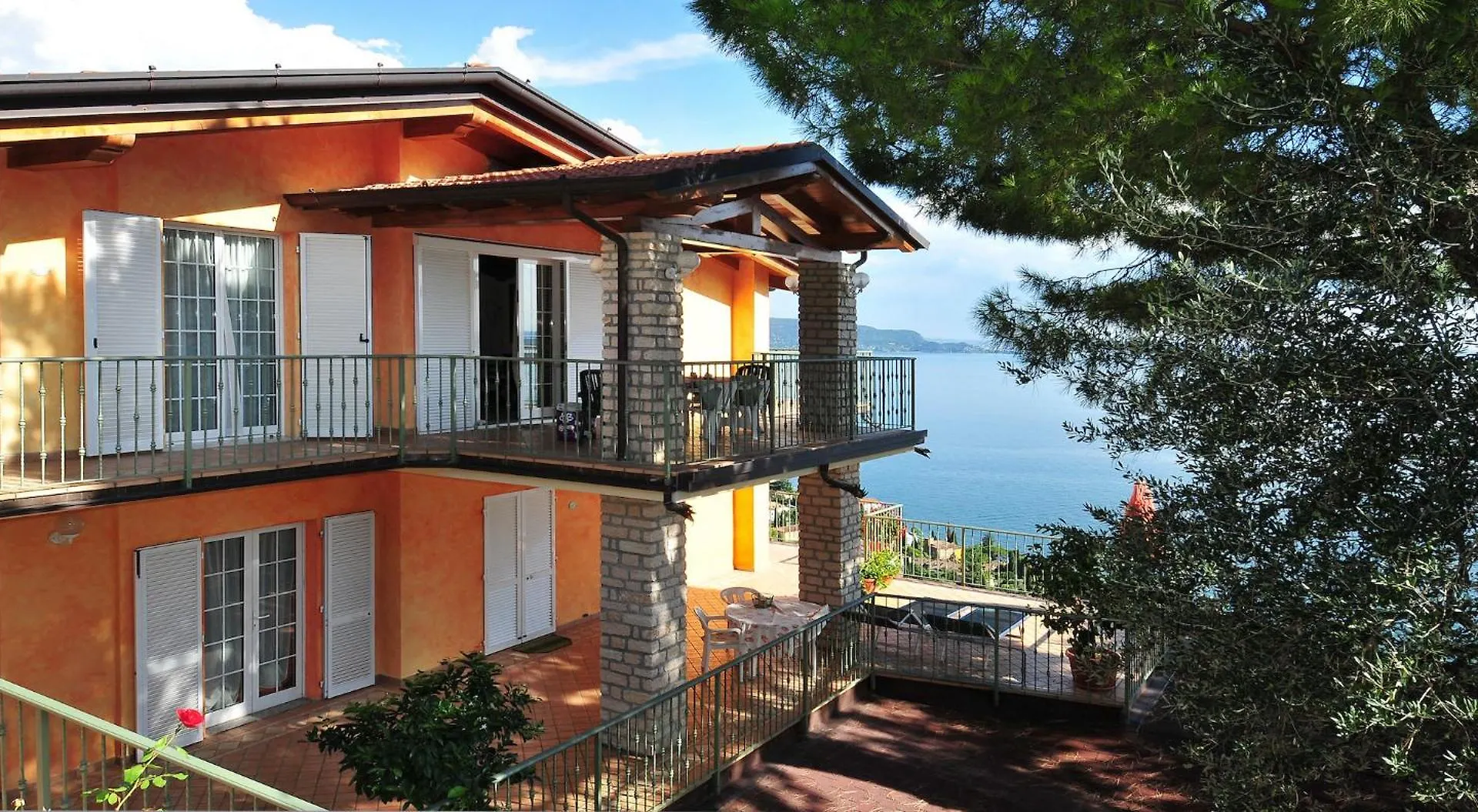 Villa Panorama Residence Gardone Riviera 0*,  Italy