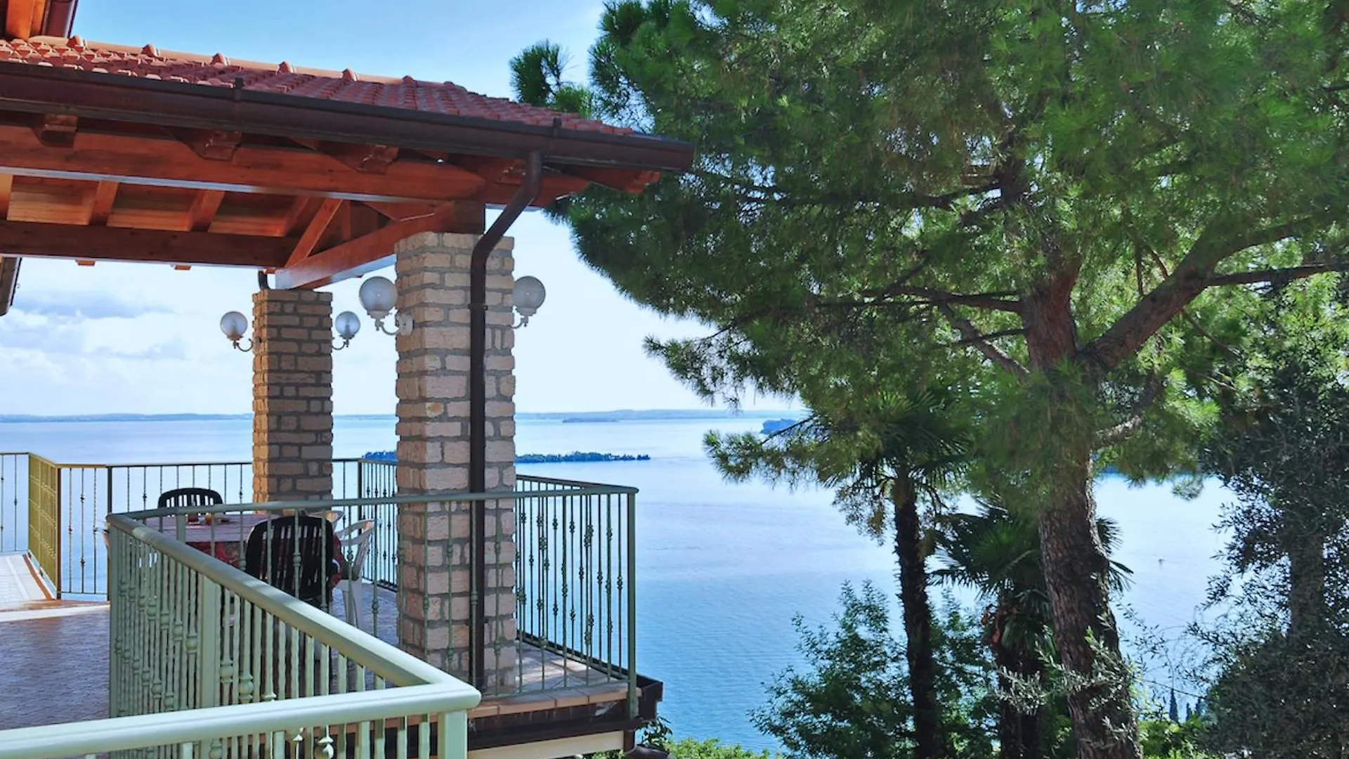 Villa Panorama Residence Gardone Riviera Italy